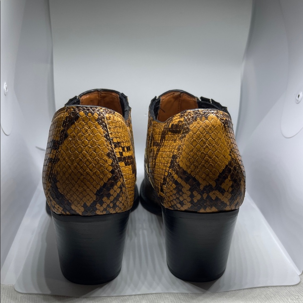 Coach Women’s Tan and Black w/Snakeskin Boots Size 7 C US 37.5 EUR - Picture 8 of 13